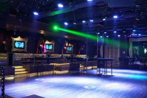 A Dramatic Core That Sets the Pace of the Night: Managing Large-Scale Spatial Flow